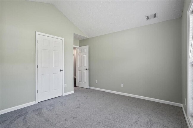 Building Photo - 2615 Snowcrest Pl