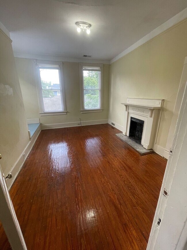 Building Photo - 2712 Preston St. Unit 1/2- UPSTAIRS/PRE-LE...