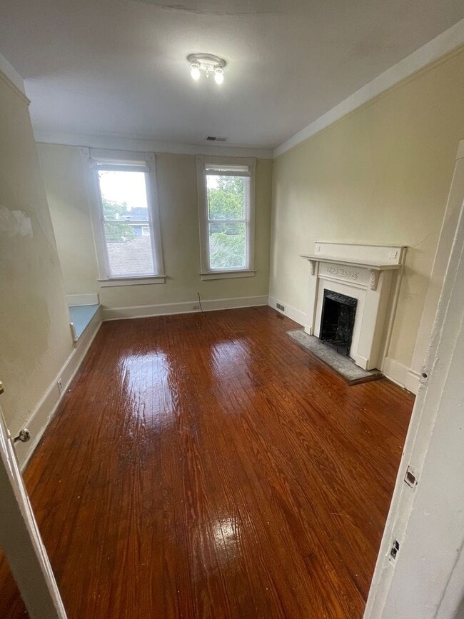 Building Photo - 2712 Preston St. Unit 1/2- UPSTAIRS/PRE-LEASE AVAILABLE FOR 2026-2027 SCHOOL YEAR