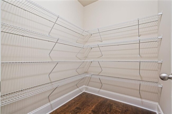 Building Photo - 710 Deer Holw Trce