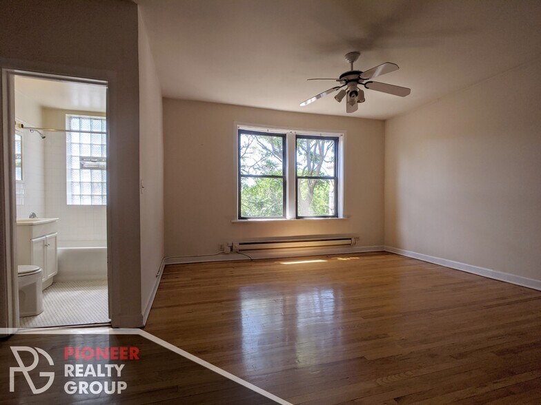 Building Photo - 1044 W George St