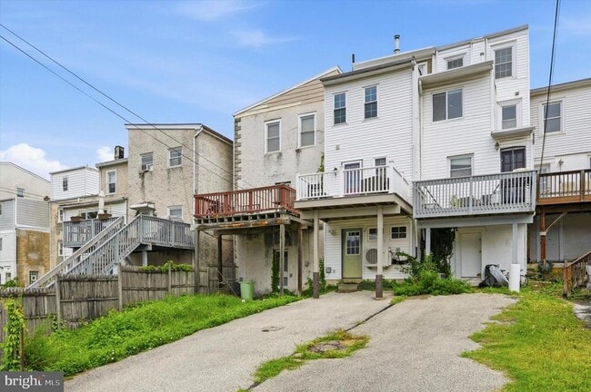 Building Photo - 357 E Hector St