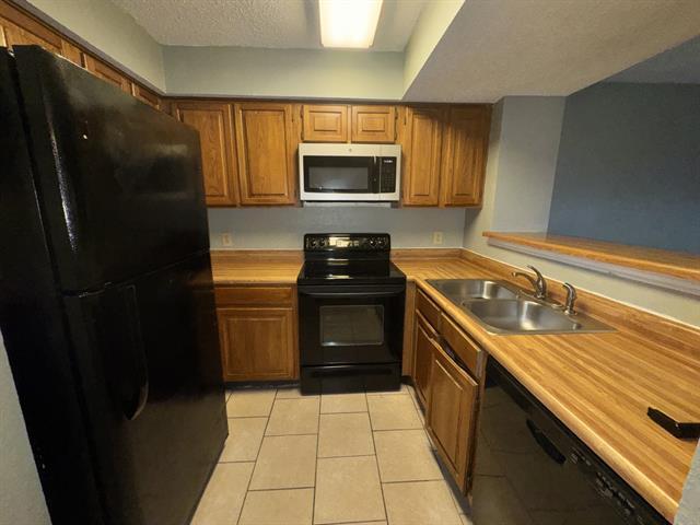 Building Photo - 2307 Balsam Dr