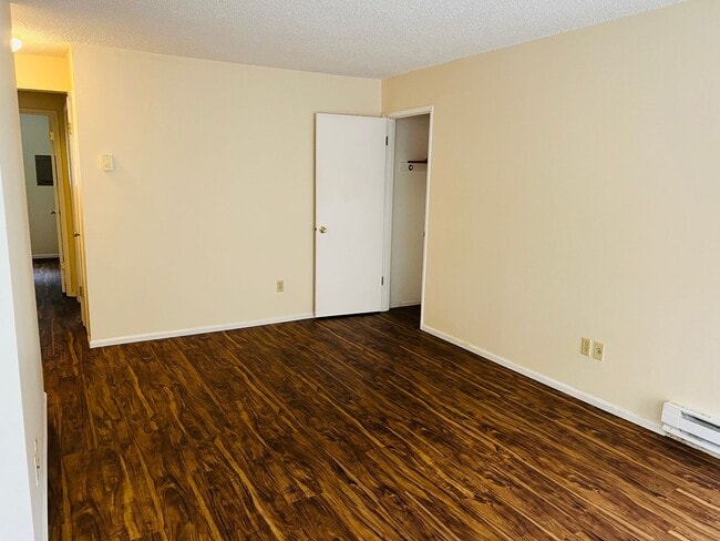 Building Photo - 2Bed/1Bath Apartment SE Portland Brooklyn Neighborhood