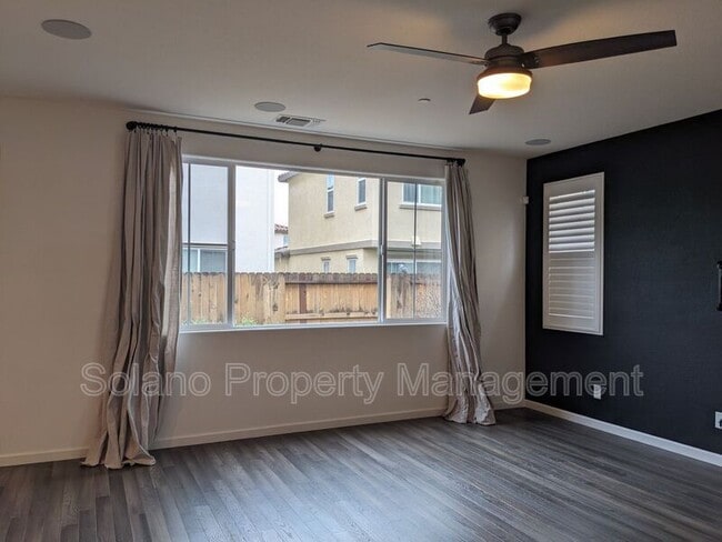 Building Photo - 537 Lavender Dr
