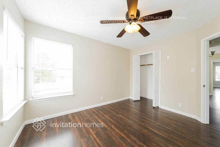 Building Photo - 2101 Logan Dr