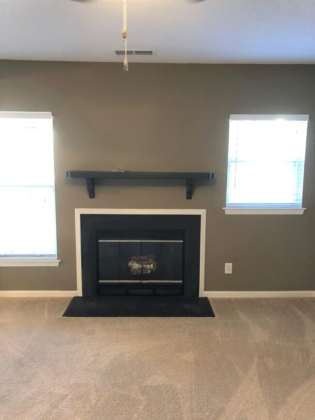 Building Photo - 19827 Henderson Rd