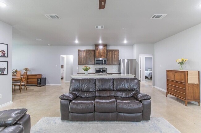 Building Photo - "Charming 3-Bedroom Retreat with 2 Baths and 1,760 Sq Ft of Comfort in Copperas Cove!"