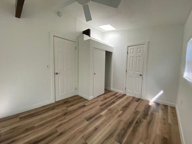 Building Photo - Stunning 2 Bed / 2 Bath Home Near Lake Murray!