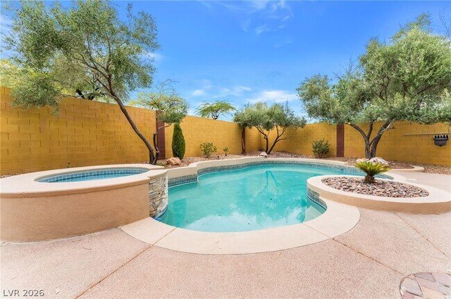 Building Photo - 1733 Tesara Vista Pl