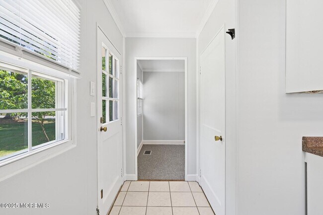Building Photo - 565 Prospect Ave