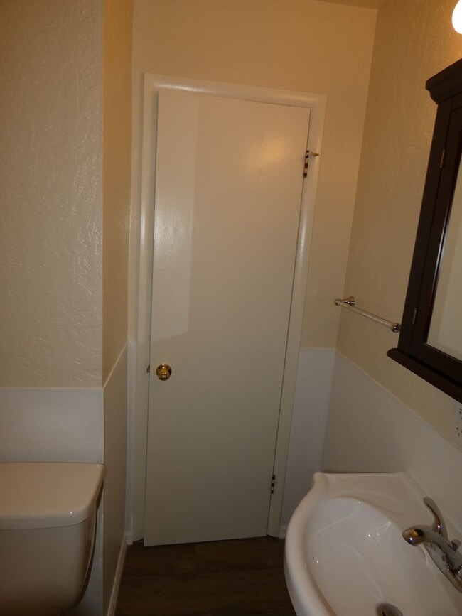 Building Photo - 822 1/2 S C Street **Upstairs Unit **