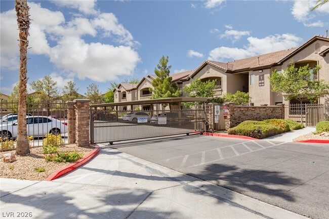 Building Photo - 8250 N Grand Canyon Dr