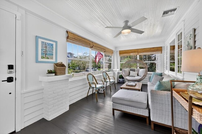 Building Photo - 235 10th Ave NE