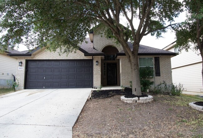 Building Photo - Welcome to this charming 3-bedroom, 2-bath...