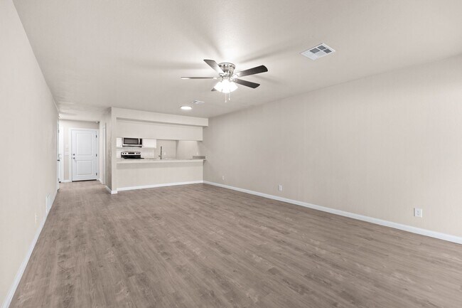 Building Photo - Fully Renovated 3 Bedroom Duplex in the heart of Broken Arrow