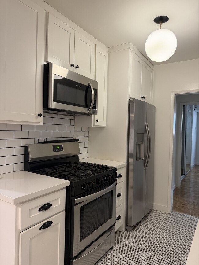 Building Photo - 821 Westmount Dr