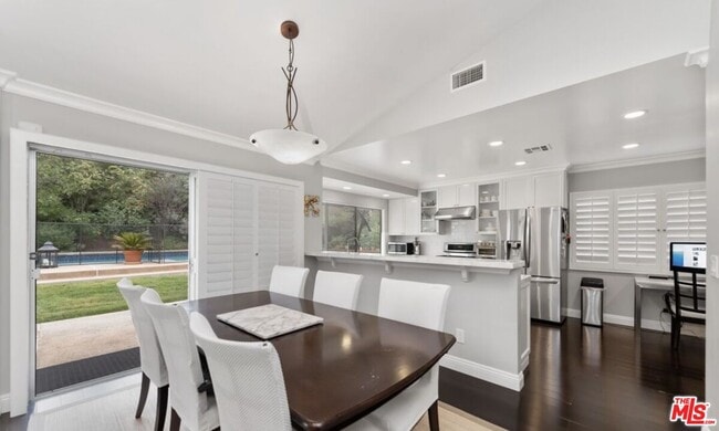 Building Photo - 4330 Romero Dr