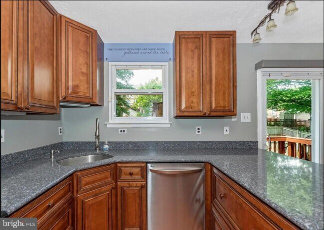 Building Photo - 381 W Thornhill Pl
