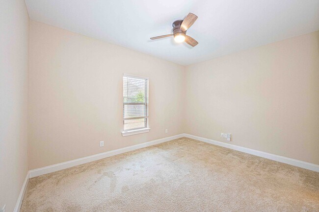 Building Photo - 27142 Gramercy Ln