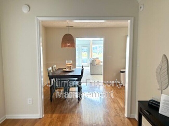 Building Photo - 2447 Frink Lake Dr