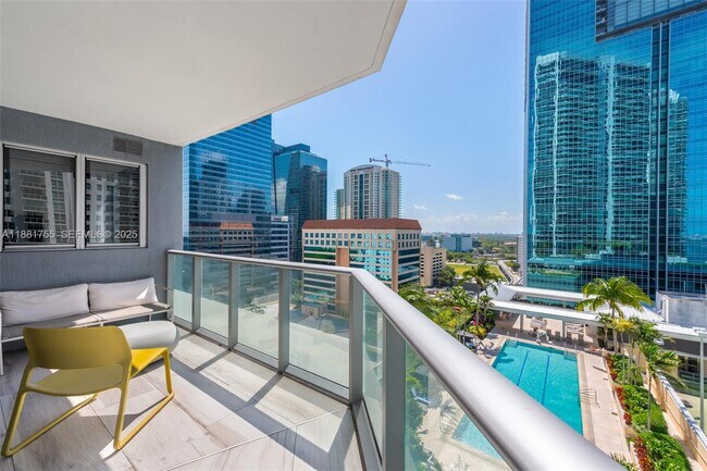 Building Photo - 1300 Brickell Bay Dr