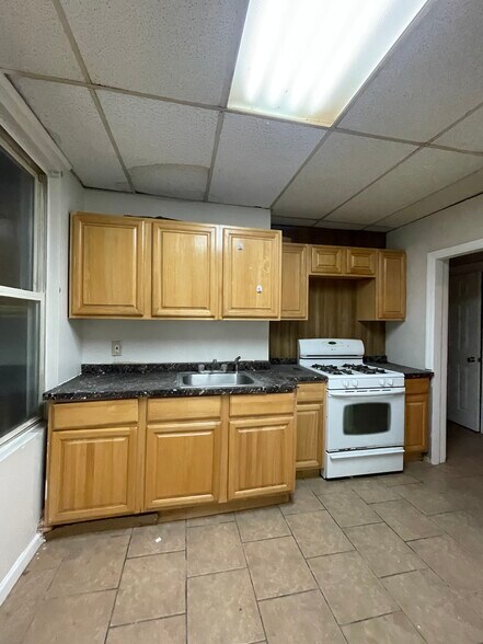 Building Photo - 133 Isabella Ave