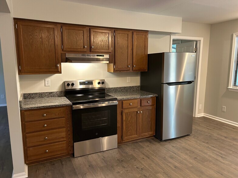 Building Photo - 600 Villard Dr