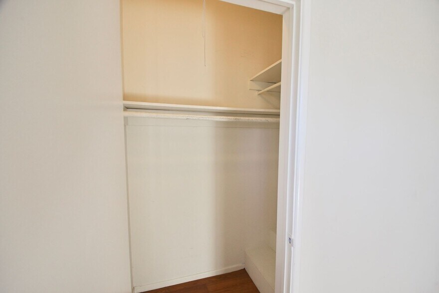 Building Photo - 13103 Moorpark St