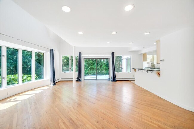 Building Photo - 18 Parkside Dr
