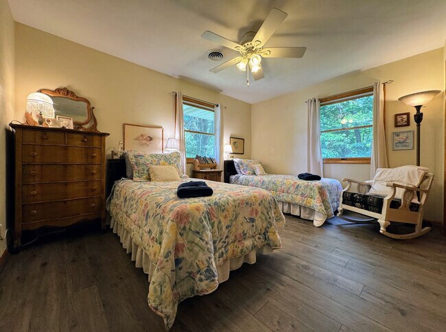 Building Photo - 56500 Penn Rd