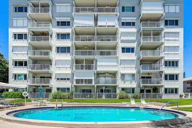 Building Photo - 629 SE 19th Ave