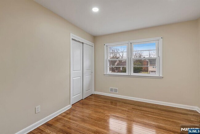 Building Photo - 164 Jeffer Ct