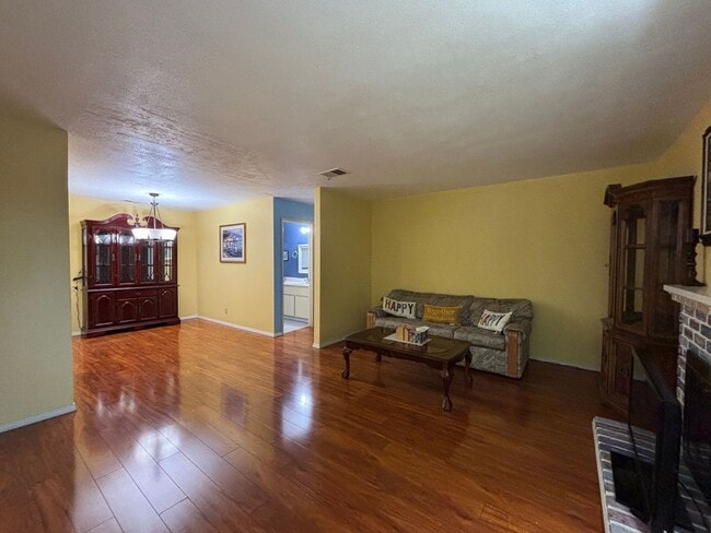 Building Photo - Beautiful Single-Story Townhome on Corner Lot with Private Courtyard & 2-Car Garage
