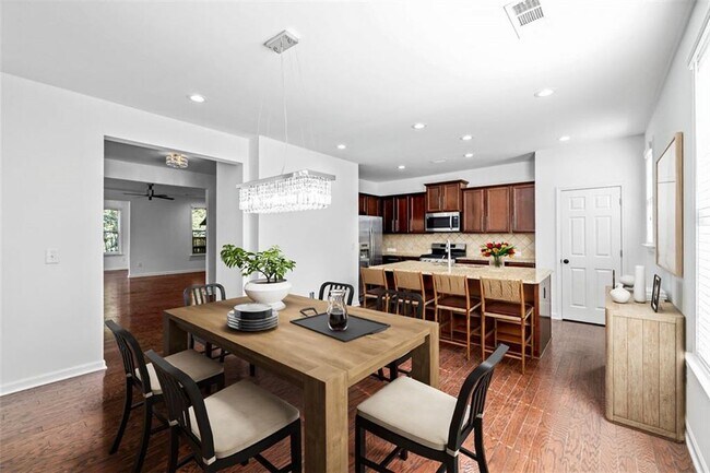 Building Photo - 4228 Laurel Creek Ct SE