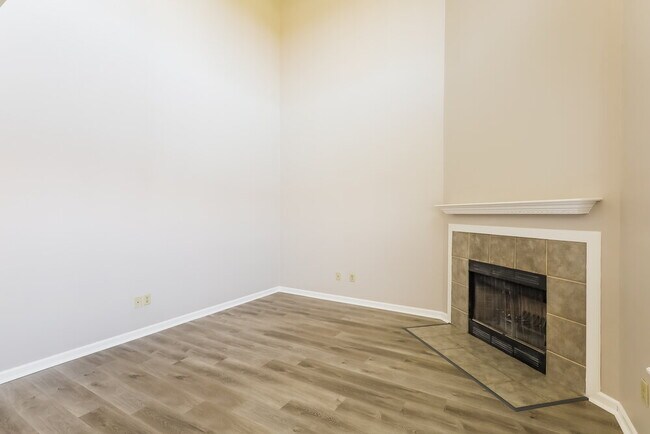 Building Photo - 7051 Laredo Dr