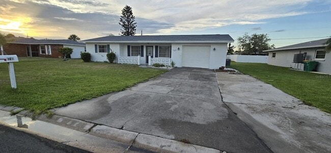 Building Photo - 1740 Elinor Pl