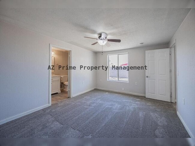 Building Photo - 452 S Mulberry