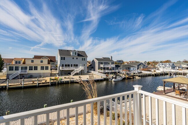 Building Photo - 18 Halsey Dr