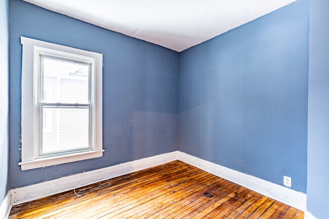 Building Photo - 292 Reynolds St