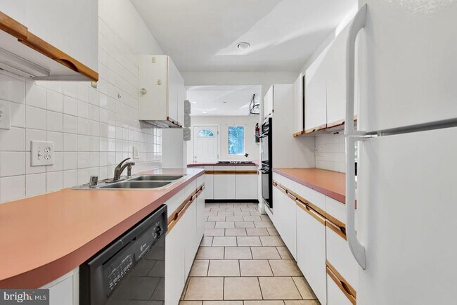 Building Photo - 1710 37th St NW