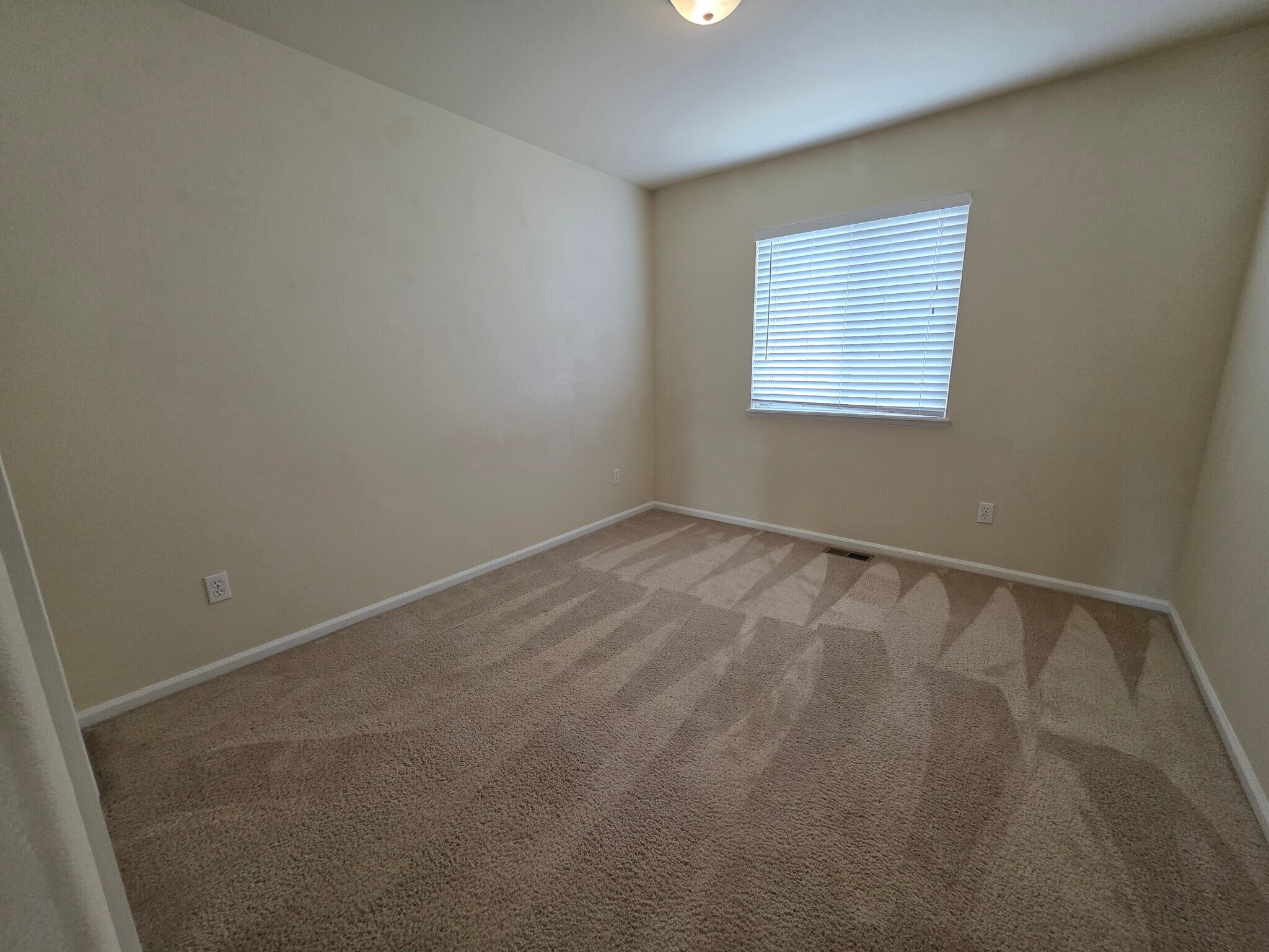 Building Photo - 874 Diamond Rim Dr