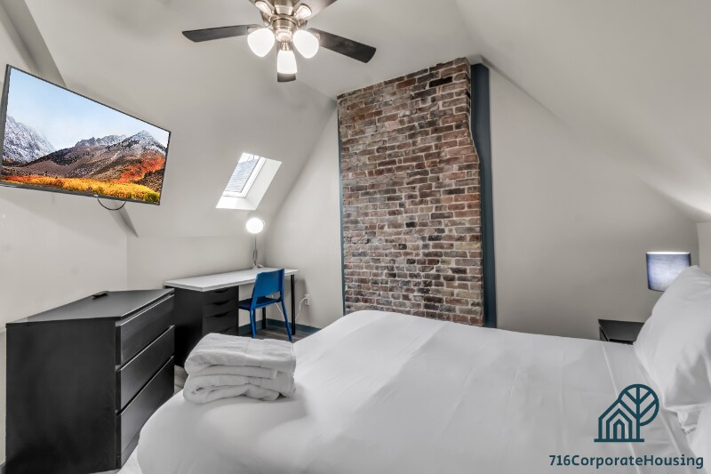 Building Photo - 36 E Utica St