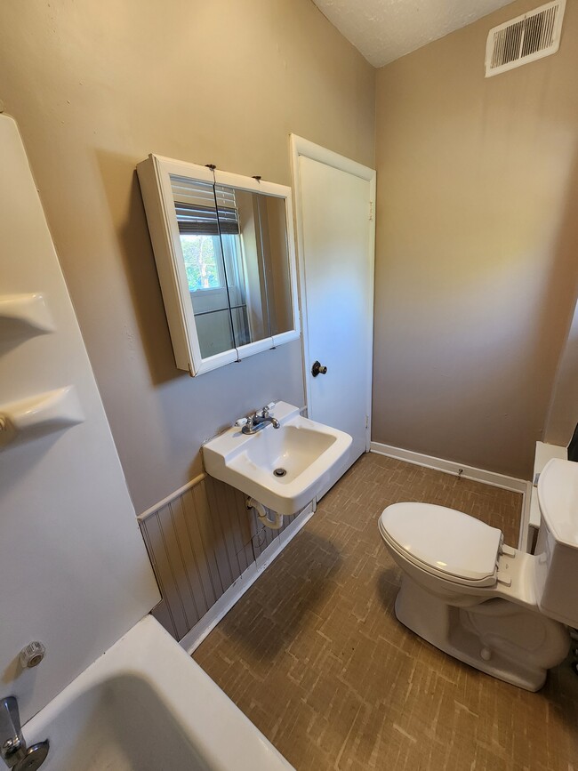 Building Photo - 4442 Knox St