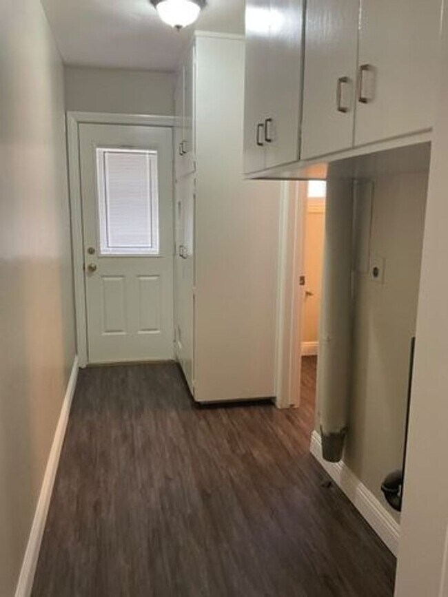 Building Photo - 5 bed 2 Bathroom in Riverside