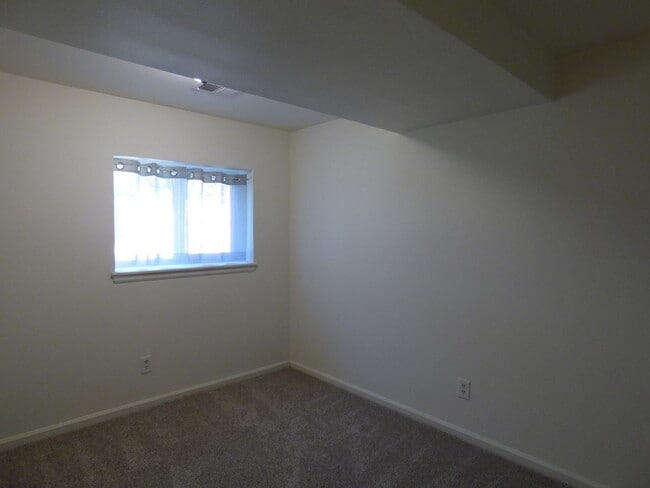 Building Photo - Tri-Level Home in North Longmont