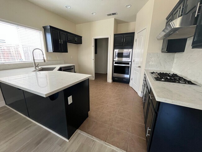 Building Photo - Beautiful Home for rent in Visalia, Ca