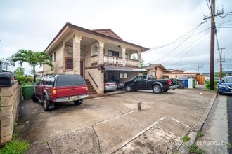 Building Photo - 2BR/1BA/2PKG(TANDEM) DOWNSTAIRS UNIT IN ALIAMANU THREE PLEX