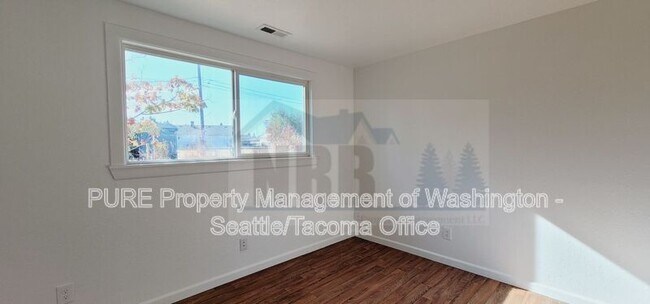 Building Photo - 10522 Addison St SW