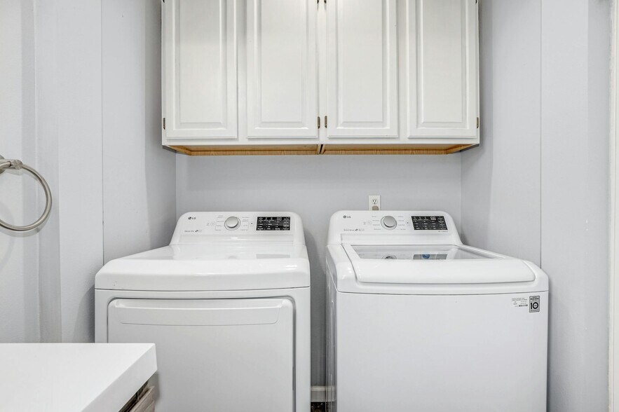 Building Photo - 2111 6th Ave W